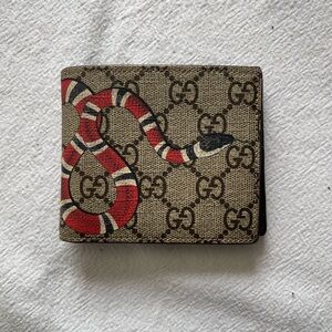 Gucci Men's Tan 8 Card Holder Bifold Wallet with Red Snake Motif